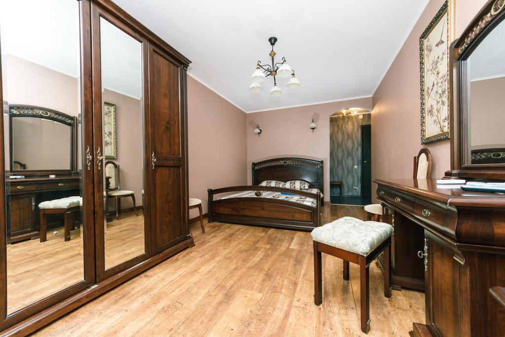 Apartment On Cheliabinska 19 Kyiv Exterior photo
